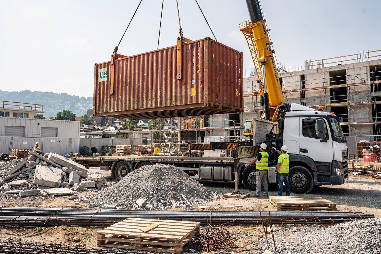 Transport von Abfallsilos und Containern