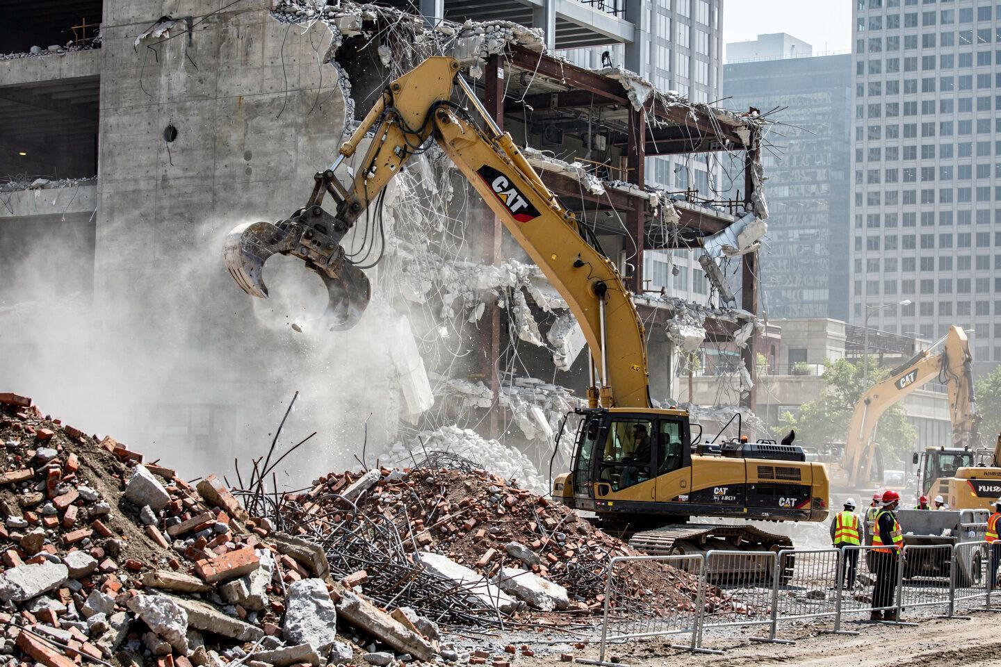 Rückbau oder Abriss von Gebäudeteilen und Bauwerk